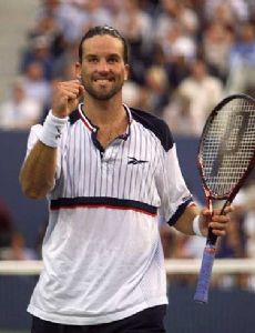 Patrick Rafter esposo de Lara Feltham