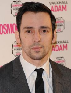 Ralf Little novio de Jakki Degg