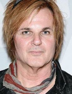 Rikki Rockett novio de Mikki Shout