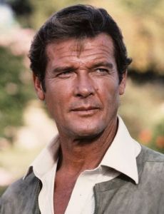 Roger Moore novio de Dorothy Provine