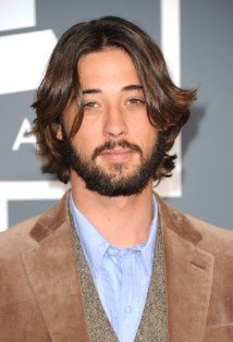 Ryan Bingham novio de Hassie Harrison