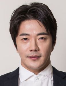 Kwon Sang-woo esposo de Tae-yeong Son