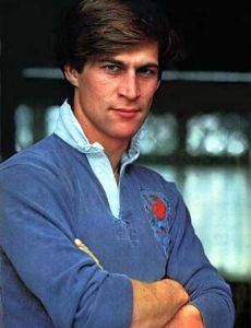 Simon MacCorkindale esposo de Susan George