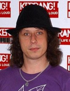 Stuart Cable novio de Lisa Rogers