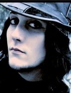 Synyster Gates esposo de Michelle Dibenedetto