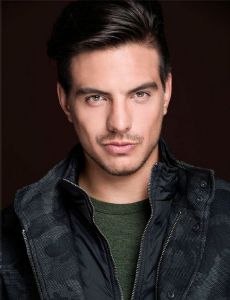 Vadhir Derbez novio de Karla Anzaldua