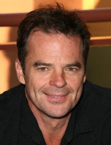 Wally Kurth esposo de Debra Yuhasz