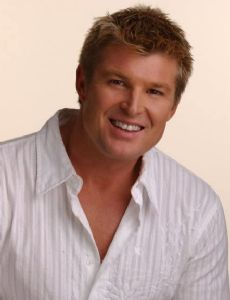 Winsor Harmon esposo de Candice Harmon