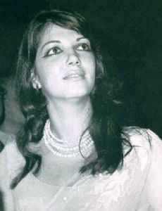 Zarine Katrak esposa de Sanjay Khan