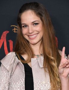 Alexis Knapp