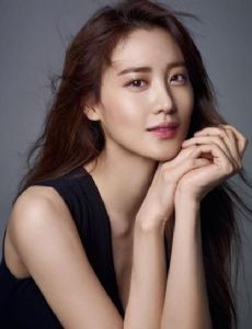 Claudia Kim