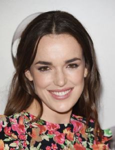Elizabeth Henstridge