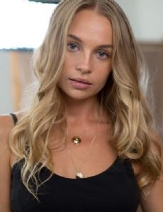 Eszter Iszak