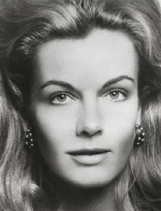 Joanna Barnes