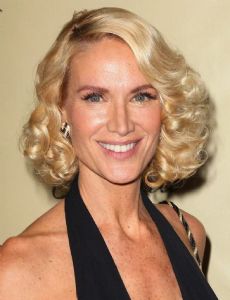 Kelly Lynch