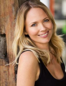 Lara Cox