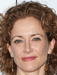 Leslie Hope