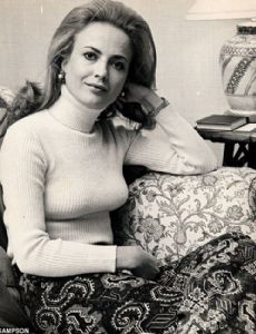 Lucia Santa Cruz