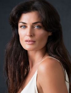 Lyne Renée