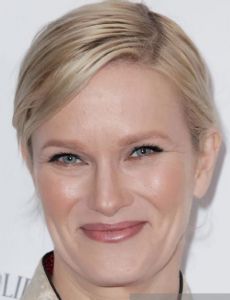 Nicholle Tom