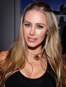 Nicole Aniston