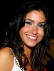Tessália Serighelli
