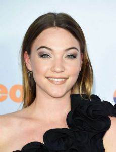 Violett Beane